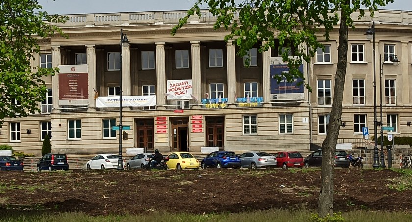 Zdjęcie dawnego Domu Partii/ DDB