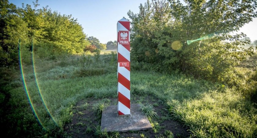 Zdjęcie słupka granicznego na granicy polsko - białoruskiej/ Twitter.com Straż Graniczna