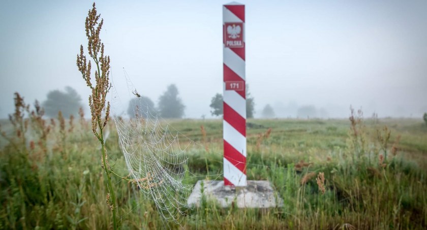 Zdjęcie słupka granicznego na granicy polsko - białoruskiej/ Twitter.com Straż Graniczna