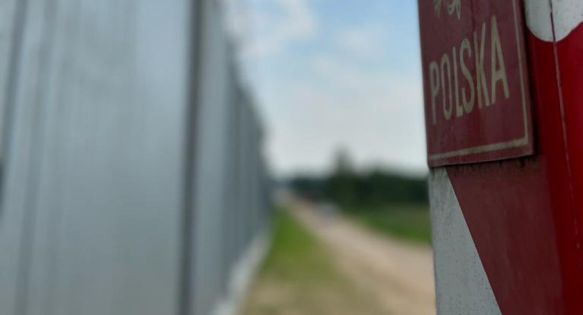 Zdjęcie słupka na granicy polsko - białoruskiej/ Twitter.com Straż Graniczna 