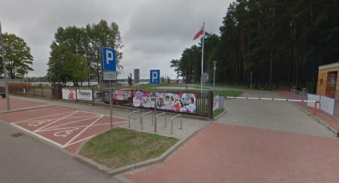 Zdjęcie wjazdu na plażę miejską na Dojlidach/ GSV