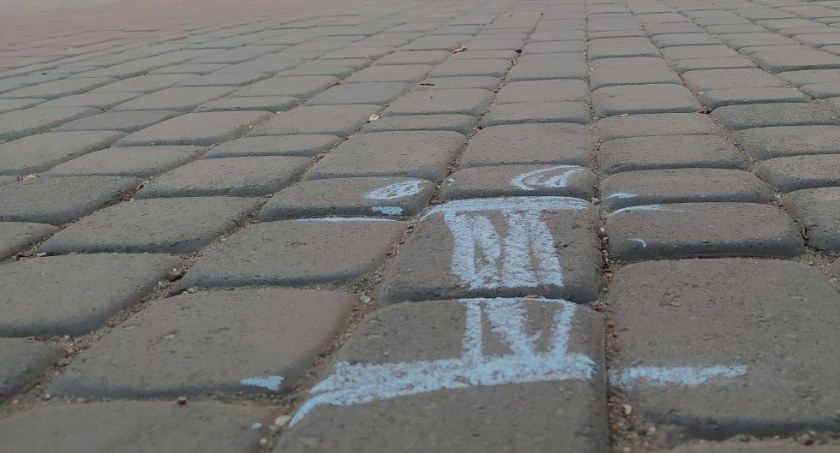 Zdjęcie namalowanej w Mariupolu przez ruch oporu litery 