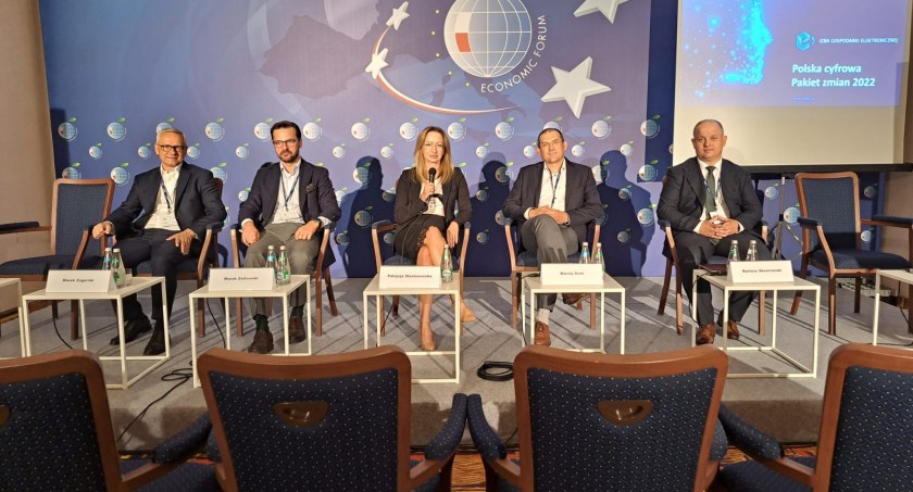 Zdjęcie z konferencji poświęconej cyfryzacji