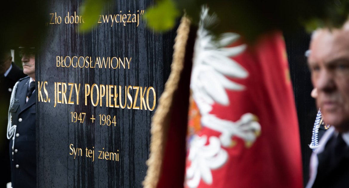 Zdjęcie pomnika Księdza Jerzego Popiełuszko/ wrotapodlasia.pl