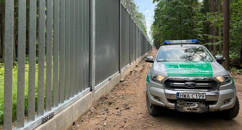 Zdjęcie pojazdu SG przy pasie granicznym z Białorusią / Foto: SG