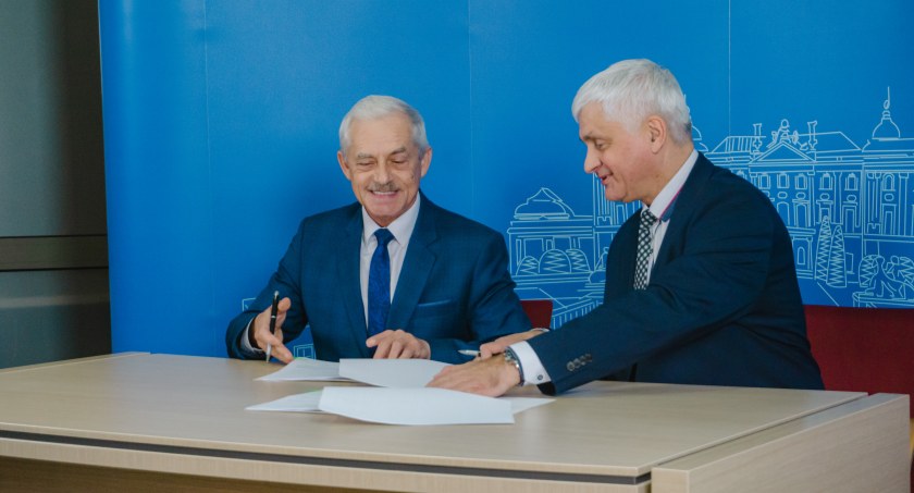 Podpisanie umów na utworzenie COM / Foto: PUW
