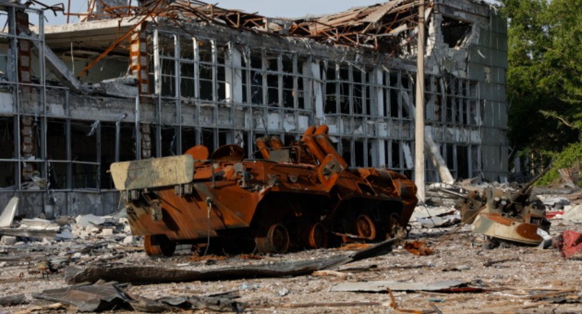 Zdjęcie zbombardowanego budynku w Mariupolu/ Twitter.com Ukrinform