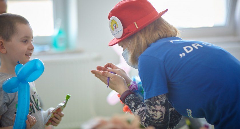 Zdjęcie wolontariuszki podczas odwiedzin w szpitalu / Foto: mat. pras.