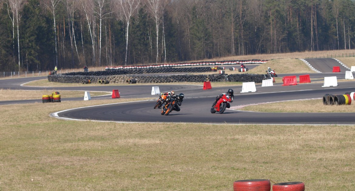 Zdjęcie motocykli na Torze Wschodzący Białystok/ BOSiR