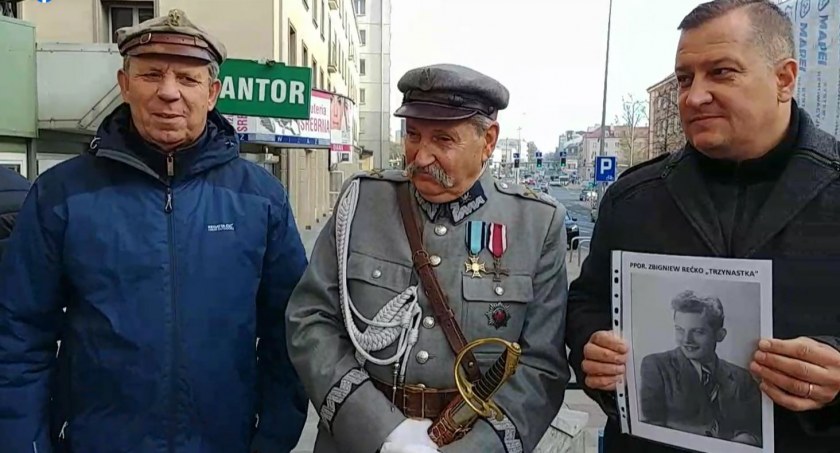 Zdjęcie z konferencji prasowej zapowiadającej patrona 2023 roku w Białymstoku w osobie podporucznika Zbigniewa Rećko