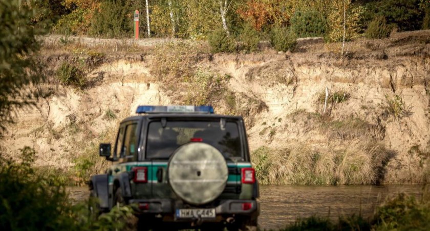 Zdjęcie pojazdu Straży Granicznej pod granicą z Białorusią/ Twitter.com Straż Graniczna