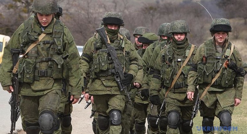 Zdjęcie rosyjskich żołnierzy maszerujących na Ukrainie/ Twitter.com Ukrinform