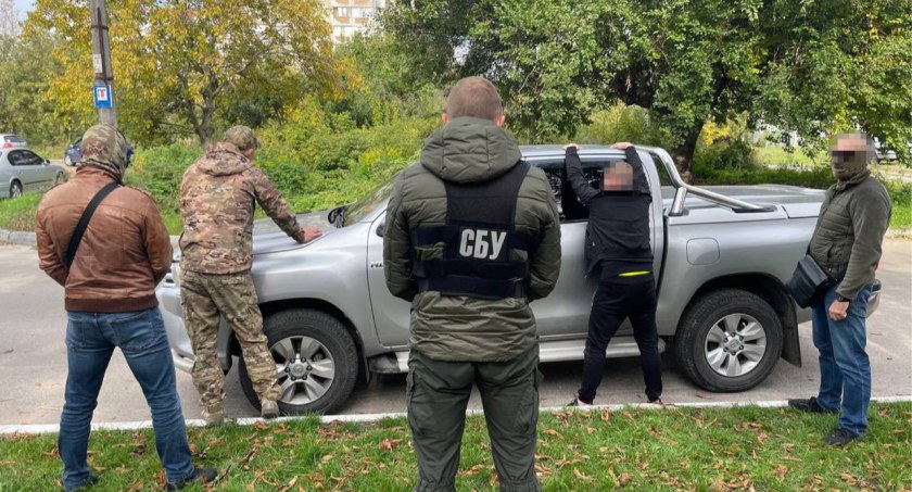 Zdjęcie z momentu zatrzymania fałszywych aktywistów na Ukrainie/ Facebook Служба безпеки України