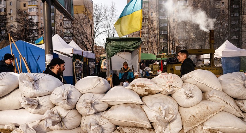 Zdjęcie fortyfikacji na ulicach Kijowa na Ukrainie/ Flickr.com manhhai
