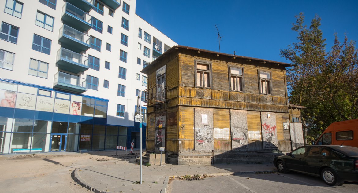 Zdjęcie zabytkowego drewnianego domu z ulicy Mazowieckiej w Białymstoku/ DDB