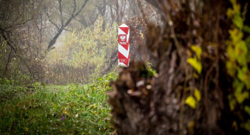 Zdjęcie słupka granicznego na granicy polsko - białoruskiej/ Twitter.com Straż Graniczna
