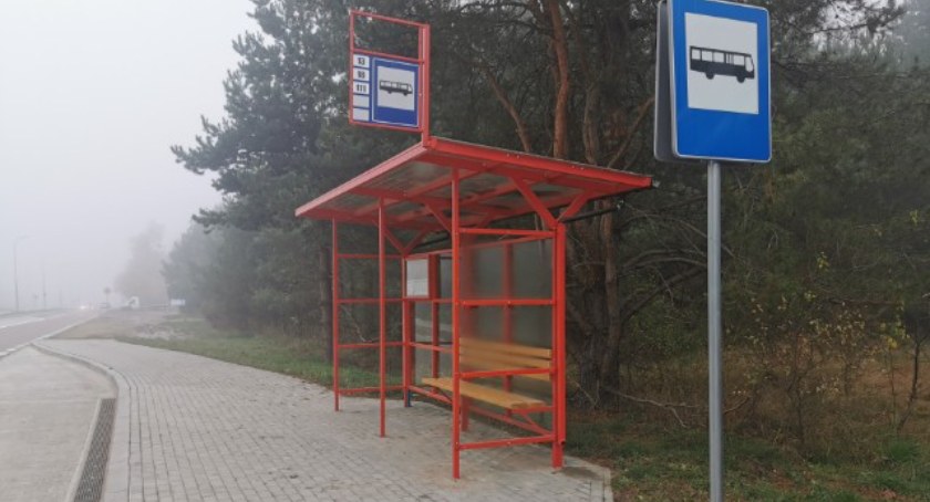 Zdjęcie przystanku autobusowego na ulicy 42 Pułku Piechoty/ nadesłane przez czytelnika