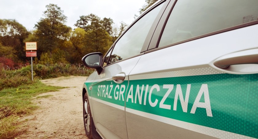 Zdjęcie pojazdu Straży Granicznej pod granicą z Białorusią/ Twitter.com Straż Graniczna