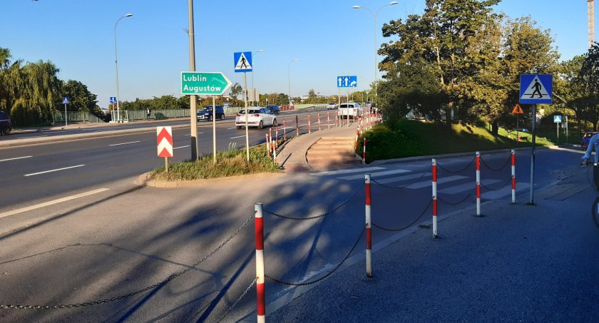 Zdjęcie przejścia dla pieszych przez wiadukt na Dąbrowskiego w Białymstoku/ Facebook Rowerowy Białystok