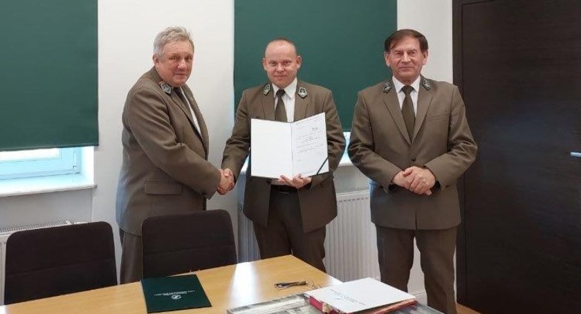 Zdjęcie nowego nadleśniczego Nadleśnictwa Nowogród/ RDLP