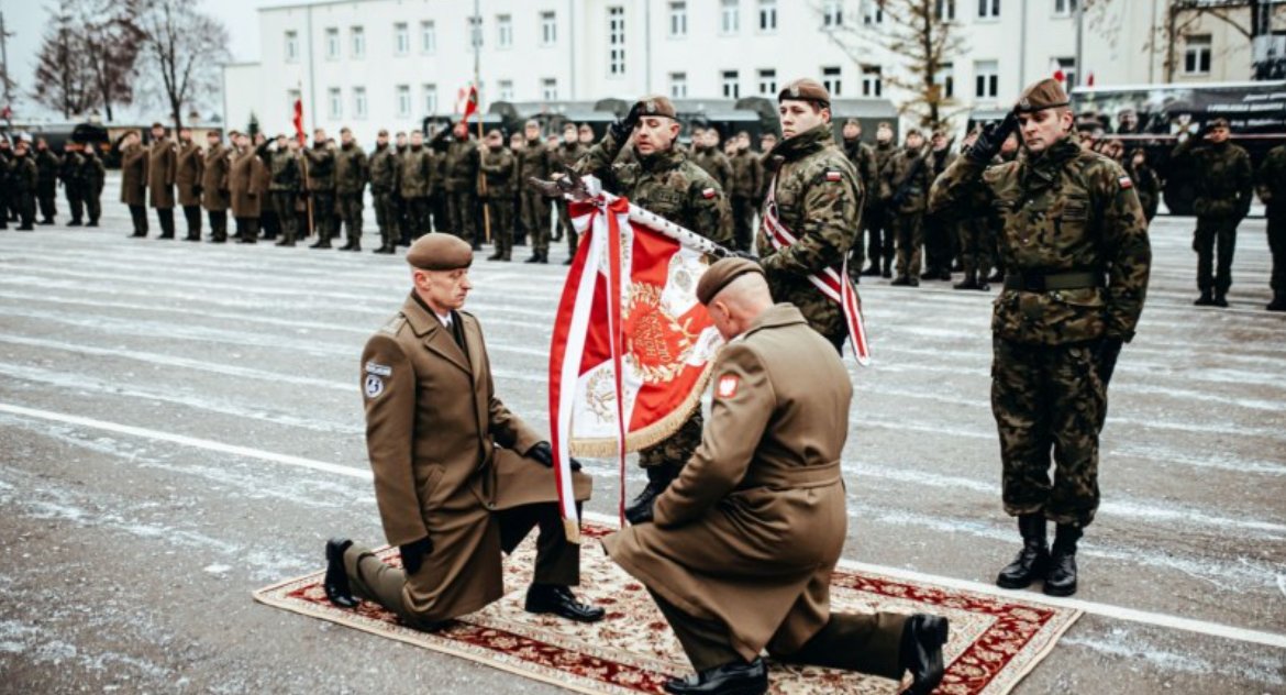 Zdjęcie z uroczystości przejęcia obowiązków dowódcy 1. Podlaskiej Brygady Obrony Terytorialnej przez pułkownika Mieczysława Gurgielewicza / Foto: DWOT