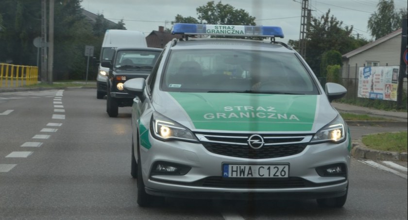 Zdjęcie pojazdu Straży Granicznej pod granicą z Białorusią/ Twitter.com Straż Graniczna