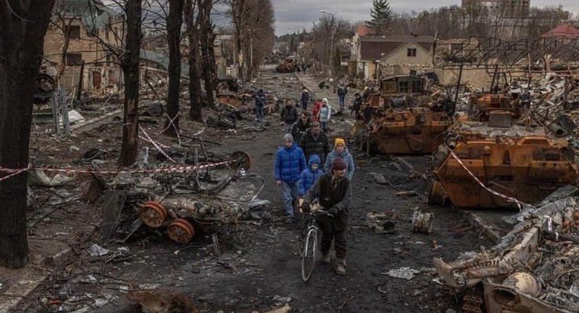 Zdjęcie rozwalonego sprzętu rosyjskiego na Ukrainie/ Twitter.com Defense of Ukraine