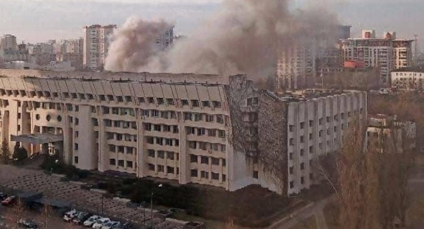 Zdjęcie ostrzelanego uniwersytetu w Kijowie/ Twitter.com Defense of Ukraine