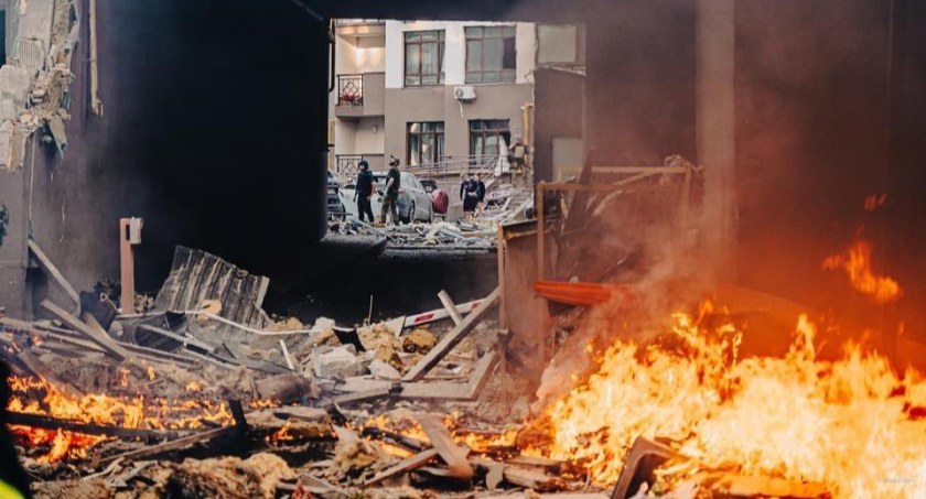 Zdjęcie zbombardowanego budynku na Ukrainie/ Twitter.com Oleksii Reznikov