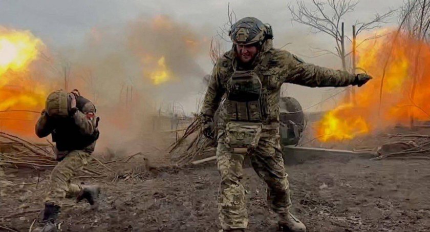 Zdjęcie żołnierzy ukraińskich na polu walki/ Twitter.com Defense of Ukraine