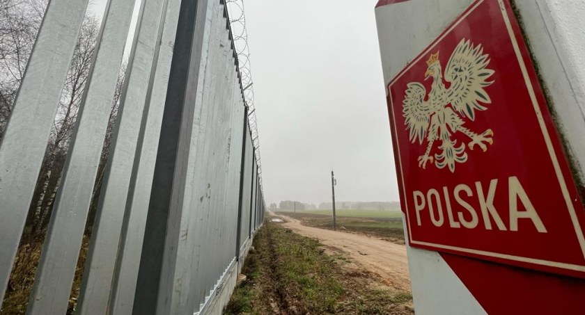 Zdjęcie słupka granicznego na granicy polsko - białoruskiej/ Twitter.com Straż Graniczna