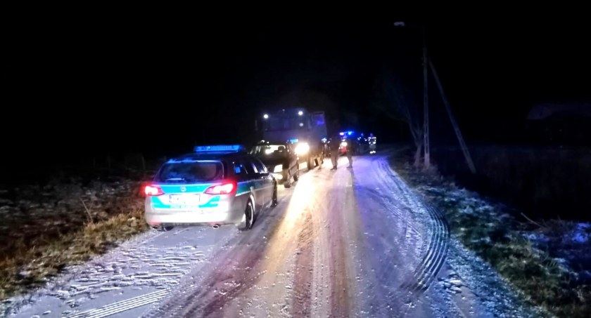 Zdjęcie pojazdów Straży Granicznej i Policji pod granicą z Białorusią/ Twitter.com Straż Graniczna