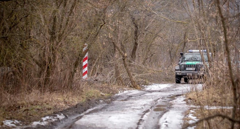 Zdjęcie pojazdu Straży Granicznej pod granicą z Białorusią/ Twitter.com Straż Graniczna