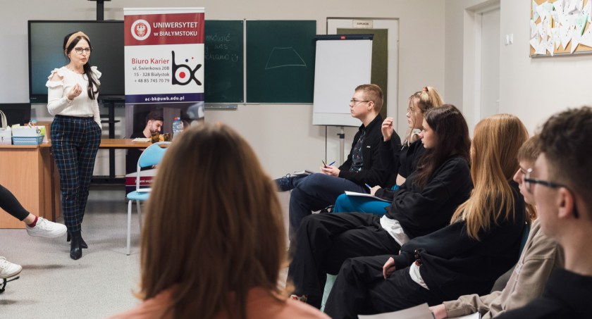 Zdjęcie z zajęć z uczniami z Sokółki / Foto: Maciej Skindzier, UwB