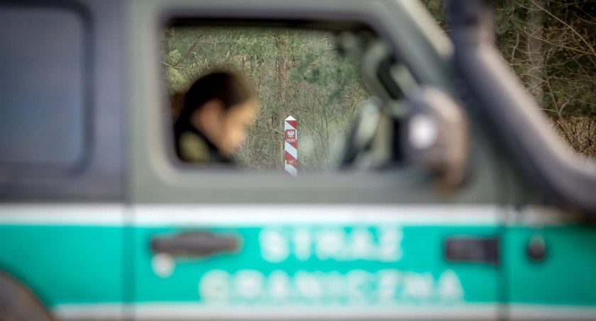 Zdjęcie pojazdu Straży Granicznej pod granicą z Białorusią/ Twitter.com Straż Graniczna