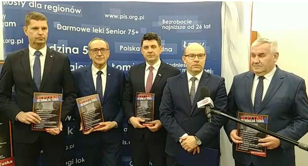 Zdjęcie podlaskich polityków PiS. Od lewej: Dariusz Piontkowski, Jacek Bogucki, Mariusz Gromko, Artur Kosicki, Kazimierz Gwiazdowski/ DDB
