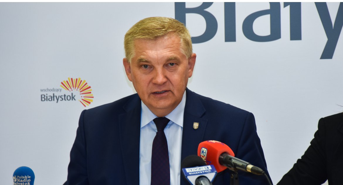Zdjęcie Tadeusza Truskolaskiego na konferencji prasowej/ bialystok.pl