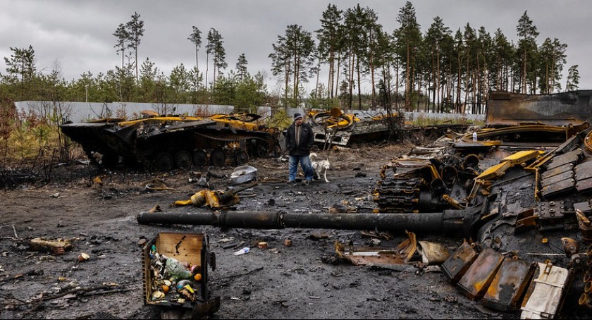Zdjęcie rozwalonego sprzętu rosyjskiego na Ukrainie/ Flickr.com manhhai