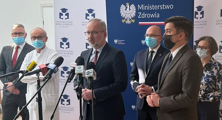 Zdjęcie z konferencji prasowej ministra zdrowia Adama Niedzielskiego oraz rzecznika praw pacjenta Bartłomieja Chmielowca/ Ministerstwo Zdrowia