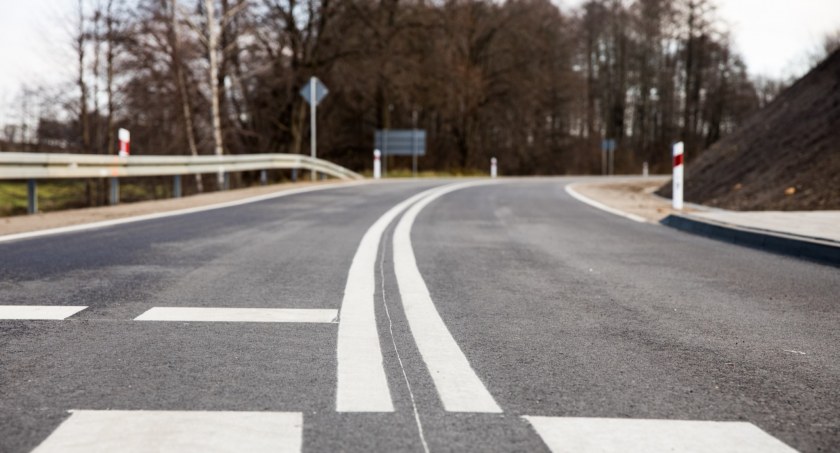 Zdjęcie przebudowanej drogi w województwie podlaskim/ podlaskie.eu