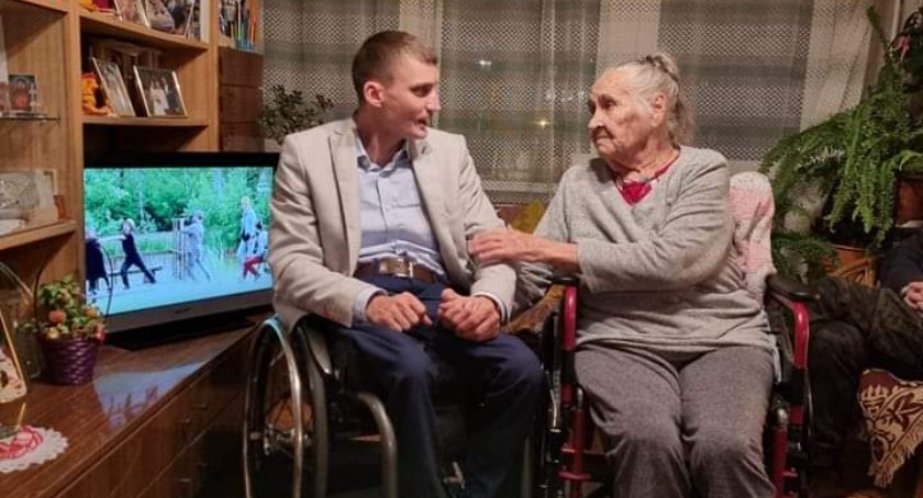 Na zdjęciu: Tomasz Piesiecki z panią Anastazją