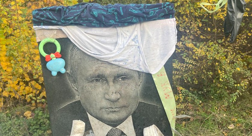 Zdjęcie portretu Putina z nałożonymi majtkami na górze/ Flickr.com Jeroen Akkermans