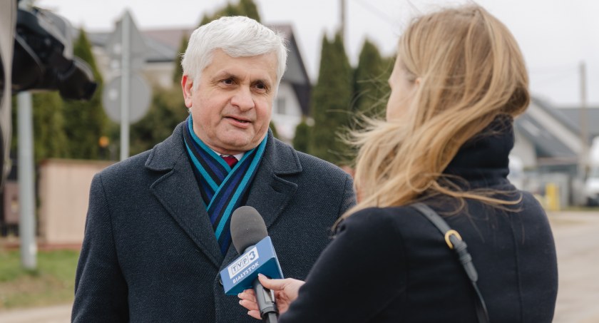 Zdjęcie z briefingu prasowego - wojewoda Bohdan Paszkowski / Foto: PUW