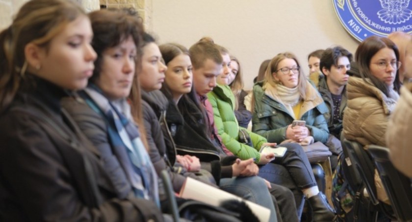 Zdjęcie rodzin i bliskich żołnierzy z Pułku 