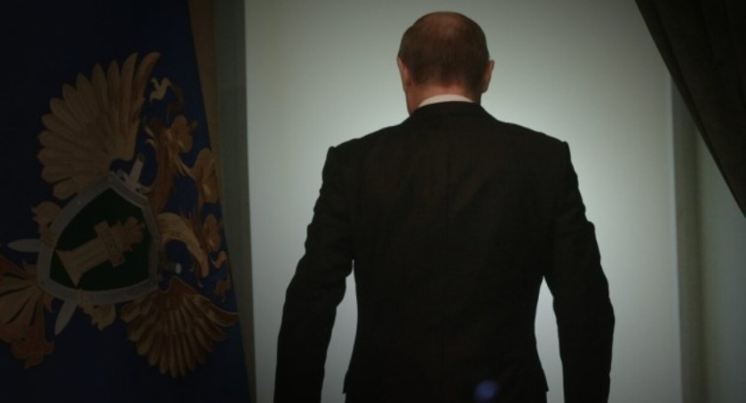 Zdjęcie Władimira Putina stojącego tyłem/ Twitter.com Ukrinform