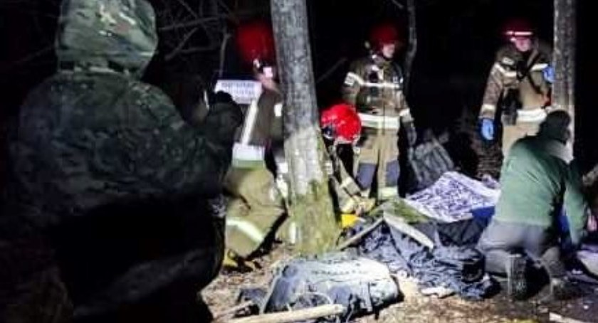 Zdjęcie z akcji ratowniczej nielegalnego migranta w rezerwacie Puszczy Białowieskiej/ SG