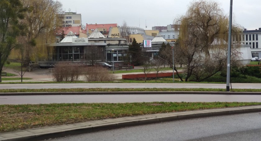 Zdjęcie Spodków na ulicy Rocha