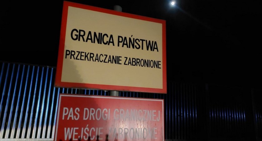 Zdjęcie tablic informacyjnych pod granicą białoruską/ SG