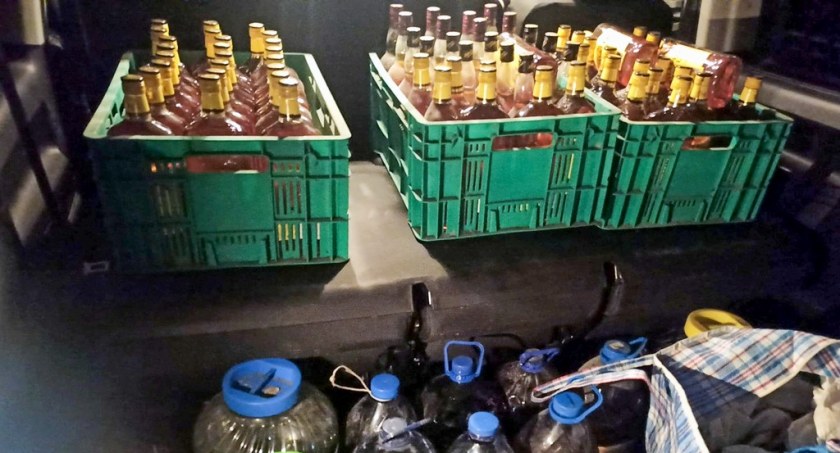 Zdjęcie zabezpieczonego przez mundurowych alkoholu / Foto: KAS