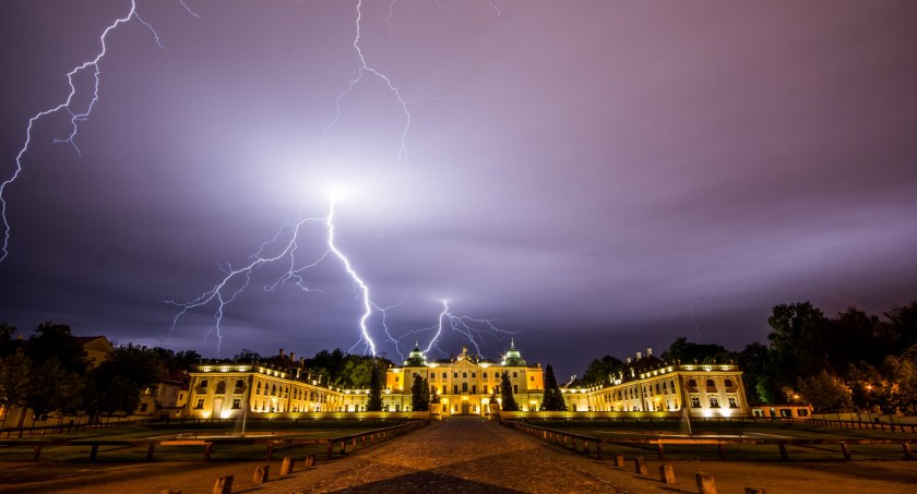 Zdjęcie piorunów nad Pałacem Branickich w Białymstoku/ DDB